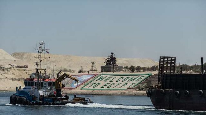 Sueški prekop blokira ogromna tovorna ladja (foto: Xinhua/STA)