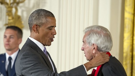 Poslovil se je pisatelj Larry McMurtry, scenarist filma Gora Brokeback