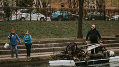 Potapljači iz Ljubljanice potegnili tono odpadkov