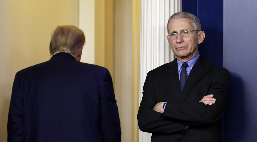 "Ko je Trump kot predsednik podprl proteste proti covid ukrepom, mi je vzelo sapo," pravi Fauci (foto: profimedia)