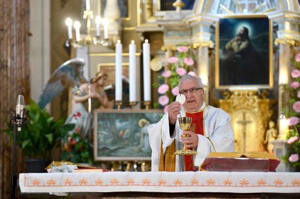 Kristjani na veliki četrtek začenjejo sveto tridnevje (foto: Tamino Petelinšek/STA)