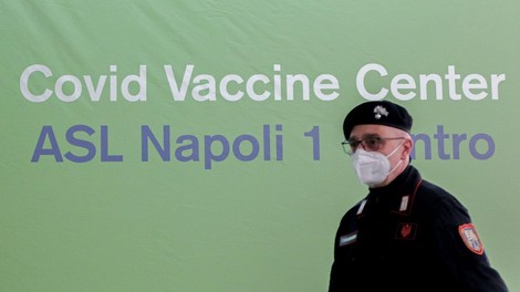 Italijani so pospešili cepljenje, ob konca aprila naj bi cepili pol milijona ljudi dnevno