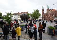 Udeležence mirnih protestov v Mariboru bo policija po ogledu videoposnetkov oglobila