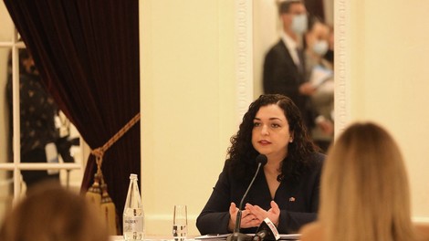 V kosovskem parlamentu izvolili novo predsednico države Vjoso Osmani