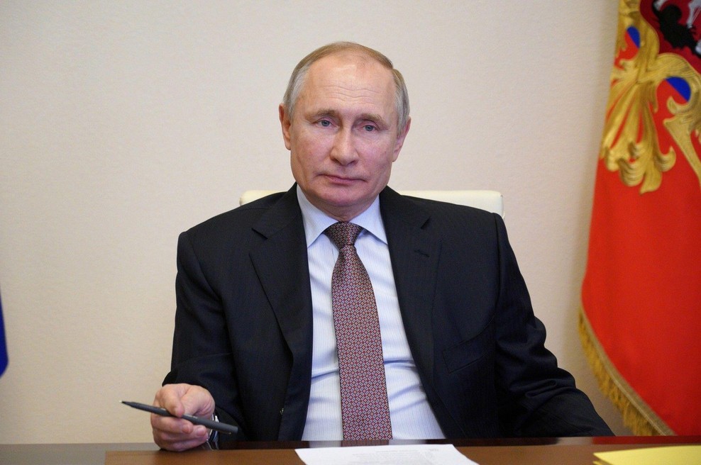 Putin podpisal zakon, ki mu bo omogočil še dva mandata (foto: Profimedia)