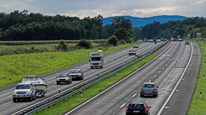 Na Hrvaškem načrtujejo dodatne omejitve za voznike (foto: Hina/STA)