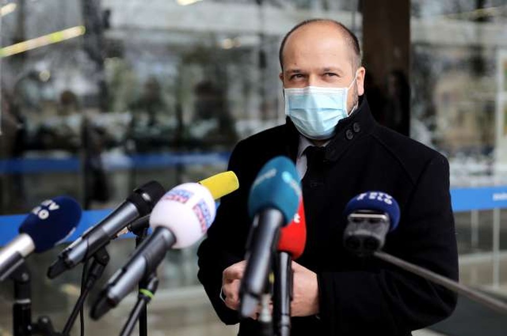 Poklukar: Vlada bo danes odločala o predlogu za prednostno cepljenje maturantov (foto: Daniel Novakovič/STA)