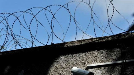 Slovenija uvrščena med države z najbolj prenatrpanimi zapori