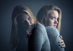 Pedopsihiatrični oddelki v državi so polni, prevladujejo motnje hranjenja in samomorilne misli