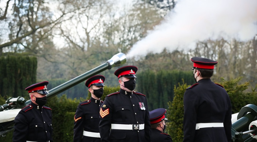 Velika Britanija ob smrti princa Philipa v znamenju vojaških salv in molka (foto: profimedia)