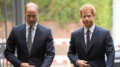 Princa William in Harry sta se poklonila preminulemu dedku