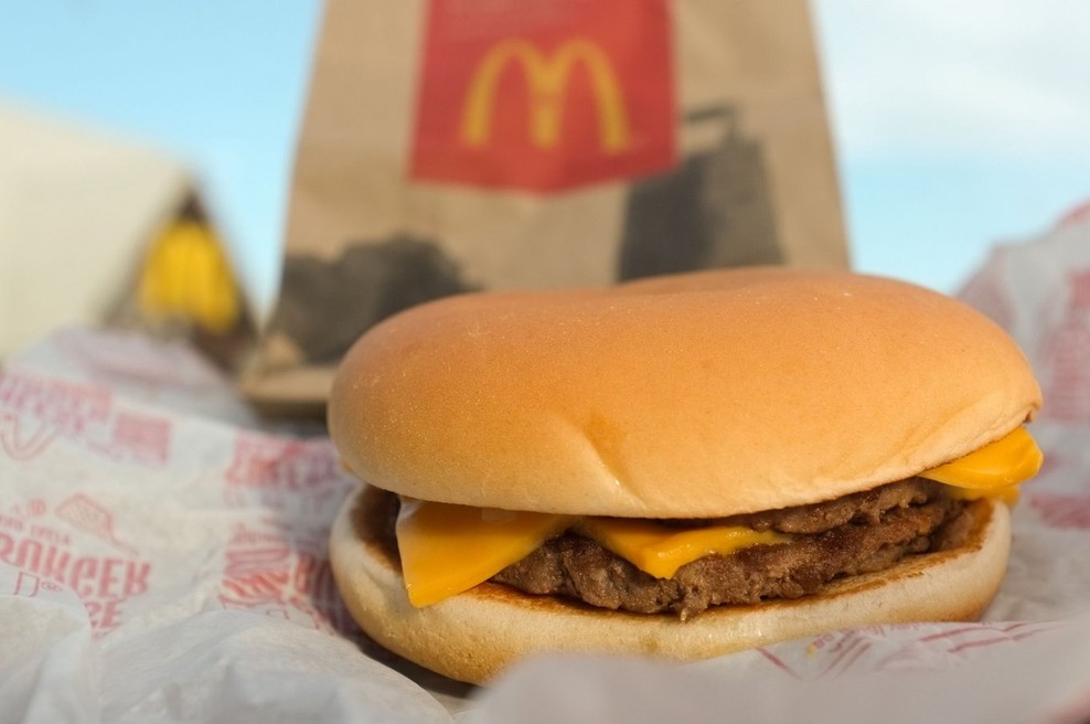 Brutalno iskreno opravičilo McDonald'sa "Nihče noče več delati!" zaokrožilo po TikToku (foto: profimedia)