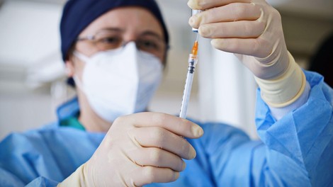 Ameriški regulator za prekinitev cepljenja s cepivom Johnson & Johnson