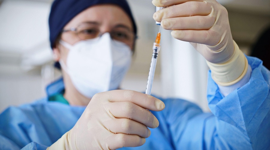 Ameriški regulator za prekinitev cepljenja s cepivom Johnson & Johnson (foto: Profimedia)