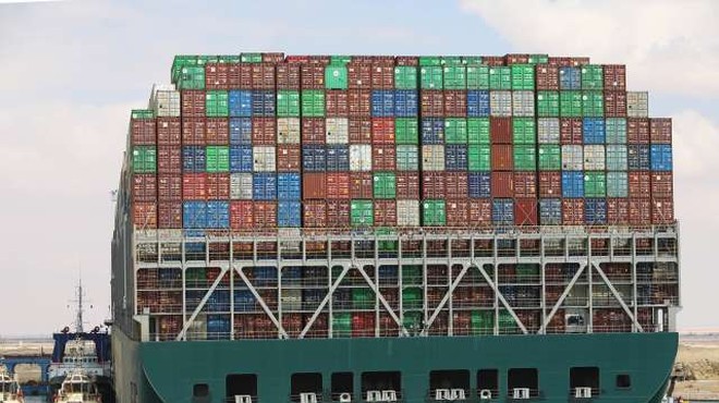 Egipt od lastnika ladje Ever Given zahteva 900 milijonov dolarjev (foto: Xinhua/STA)