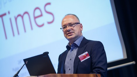 Komuniciranje rešuje življenja: poziv k etični in učinkoviti komunikaciji za obvladovanje pandemije