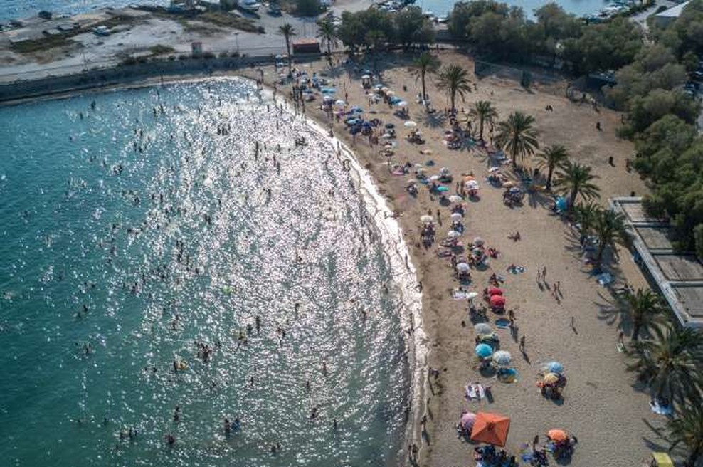 Grčija namerava odpraviti karanteno za turiste iz EU (foto: Xinhua/STA)