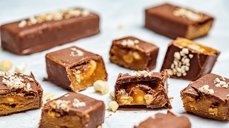Domače (zdrave) twix ploščice (veganske, brez glutena in sladkorja)