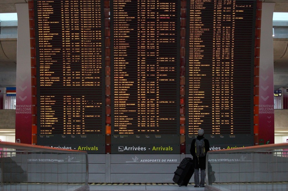 V boj proti bolj nalezljivim sevom Francija s karanteno za potnike iz Južne Afrike in Južne Amerike (foto: profimedia)