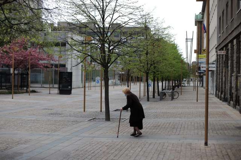 Upokojenka zaradi osamljenosti podala lažno prijavo zločina (foto: Daniel Novakovič/STA)