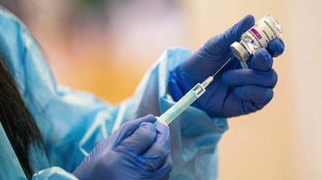 Na NIJZ doslej prejeli čez 50 prijav resnih neželenih učinkov po cepljenju