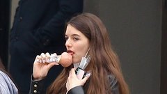 Suri Cruise je stara 15 let (in na las podobna mami Katie v njenih mlajših letih)