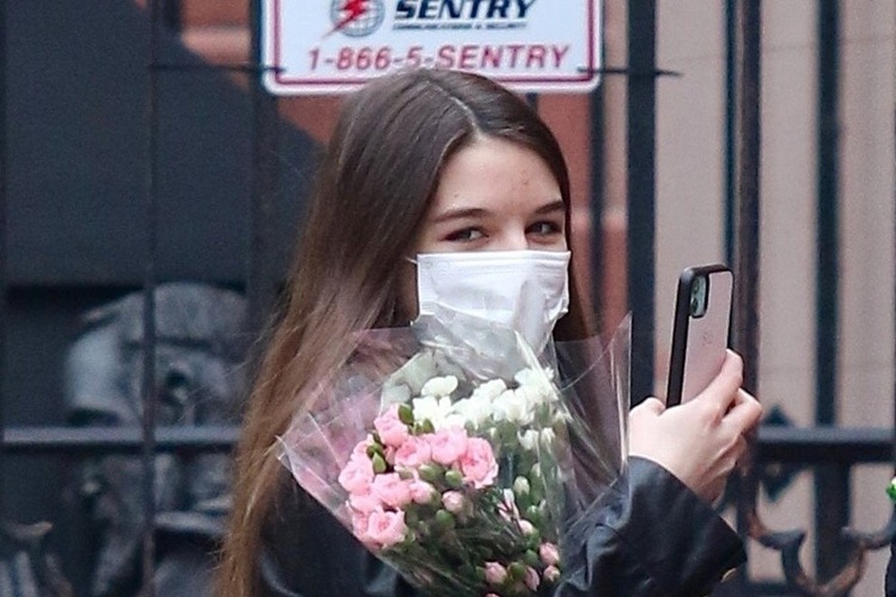 Suri Cruise je stara 15 let (in na las podobna mami Katie v njenih mlajših letih)