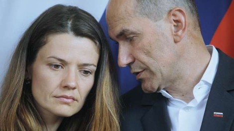 Urški Bačovnik Janša in otrokoma neznanec zagrozil s smrtjo, poroča Večer