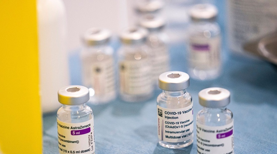Obsežna študija pokazala, da cepivi  Pfizerja in AstraZenece močno zmanjšata možnosti za okužbo (foto: profimedia)