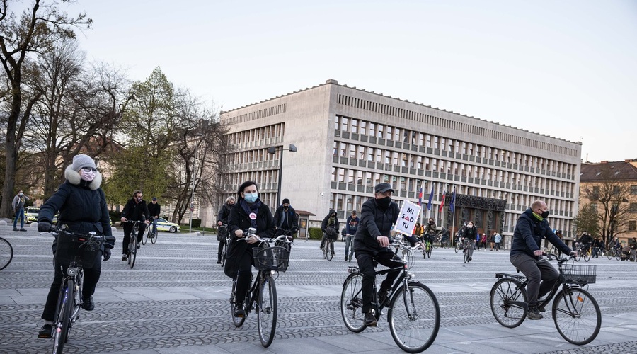 Protestno kolesarjenje na Trgu republike v Ljubljani spet oživelo (foto: profimedia)