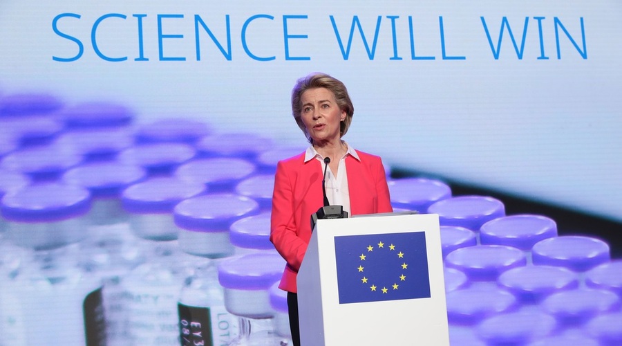 Ursula von der Leyen po obisku obratov Pfizerja napovedala 70-odstotno precepljenost že julija (foto: profimedia)