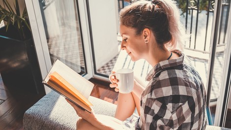 V okviru današnjega svetovnega dneva knjige v Sloveniji poteka Sejem s kavča in Noč knjige