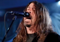 Dave Grohl  je z dokumentarcem spisal ljubezensko pismo glasbenikom na turnejah