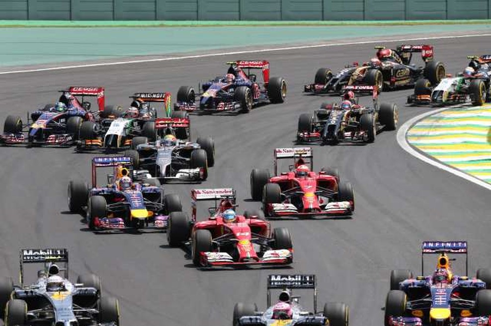 Težave na dirkalni pisti: pokrov jaška ustavil bolid F1 (foto: Xinhua/STA)