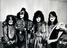 Netflix se dogovarja za snemanje filma o legendarni rockovski skupini Kiss