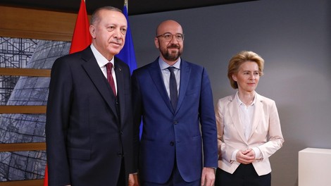 Von der Leyen priznala, da jo je Erdogan med obiskom v Ankari prizadel: "Čutim se osamljeno kot ženska"