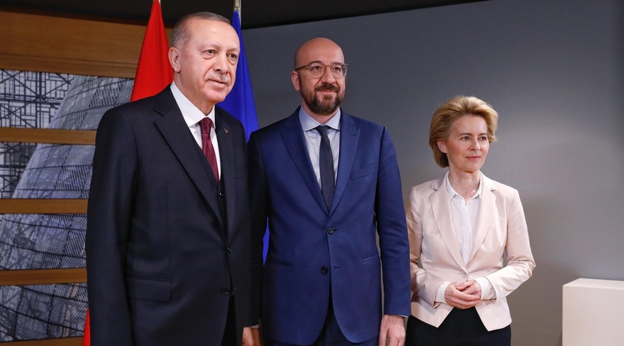 Von der Leyen priznala, da jo je Erdogan med obiskom v Ankari prizadel: "Čutim se osamljeno kot ženska" (foto: Profimedia)