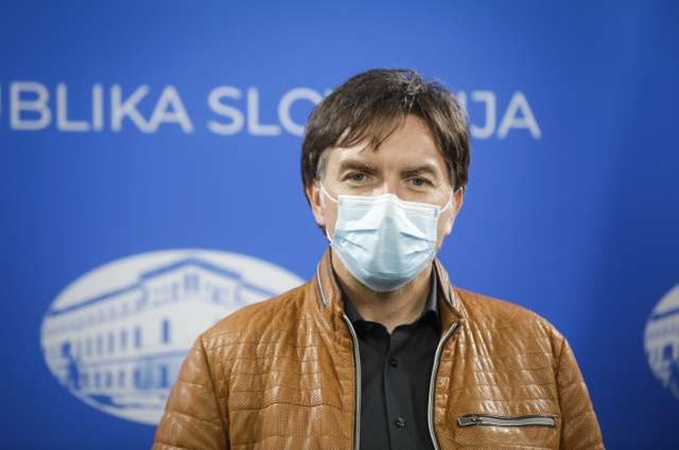 Rozman: Težji potek bolezni po okužbi z angleško različico, več bolnikov z dolgim covidom (foto: Anže Malovrh/STA)