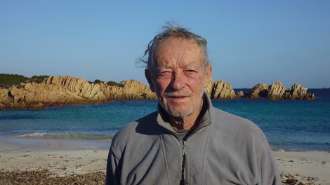 Italijanski Robinson Crusoe mora po 30 letih zapustiti samotni otok
