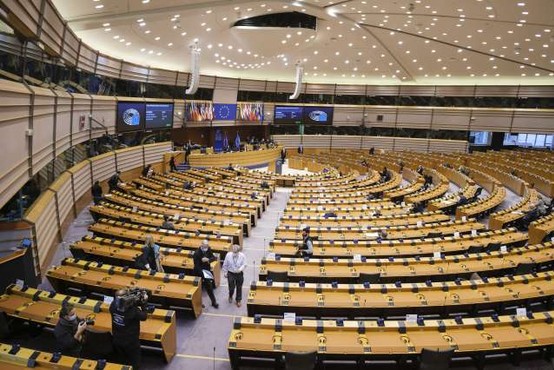 Evropski parlament odobril začetek pogajanj o covidnem potrdilu