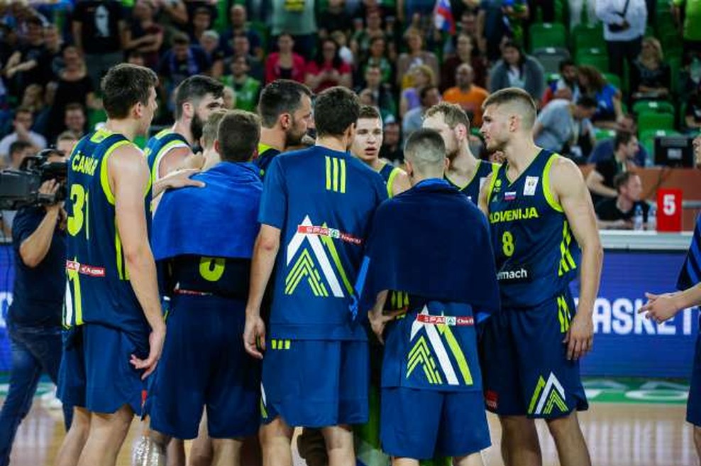 Slovenski košarkarji v Kölnu z Nemčijo, Litvo, Francijo, Madžarsko in BiH (foto: Anže Malovrh/STA)