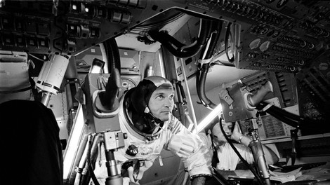 Umrl ameriški astronavt Michael Collins, ki je skupaj z Aldrinom in Armstrongom 1969 prvi pristal na Luni