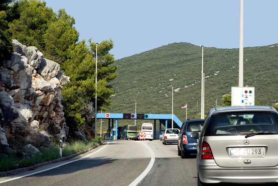 Na meji s Hrvaško bo od polnoči veljalo nekaj milejših ukrepov pri prehodu meje