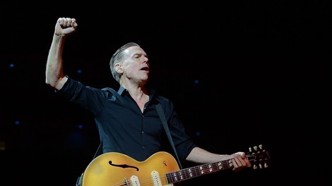 Bryan Adams s humanitarno razstavo fotografij  za zdravje brezdomnih prodajalcev časopisov