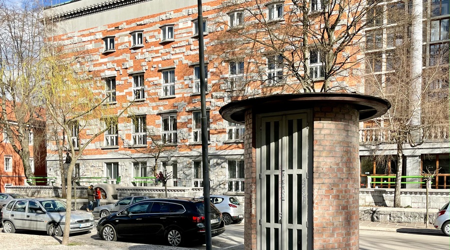 Skorajda pozabljena Plečnikova trafika na Vegovi ulici znova oživela (foto: Aleksander Vujović)