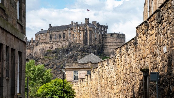 Zaradi epidemije po drugi svetovni vojni najdlje zaprt Edinburški grad spet odprl svoja vrata (foto: profimedia)