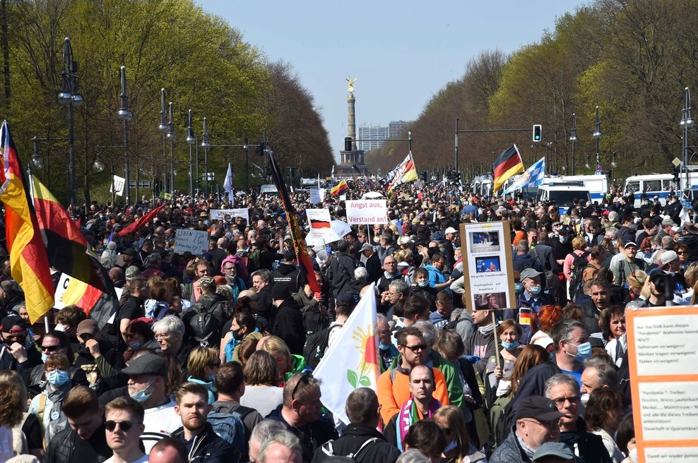 Po številnih mestih na vseh koncih sveta protestna zborovanja ob prazniku dela (foto: profimedia)