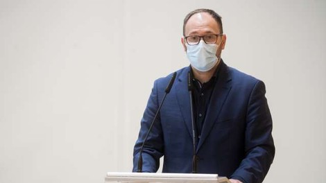 Ministrstvo podaljšalo veljavnosti terminskih vozovnic IJPP