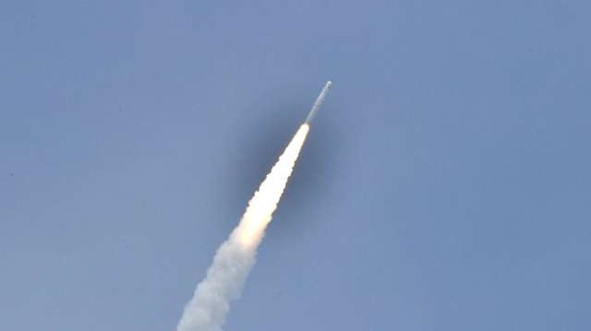 Deli kitajske rakete bodo v prihodnjih dneh nenadzorovano padli na Zemljo (foto: Xinhua/STA)