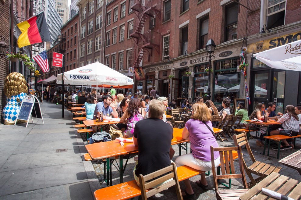V New Yorku od 19. maja začetek procesa popolnega odpravljanja omejitev (foto: Profimedia)